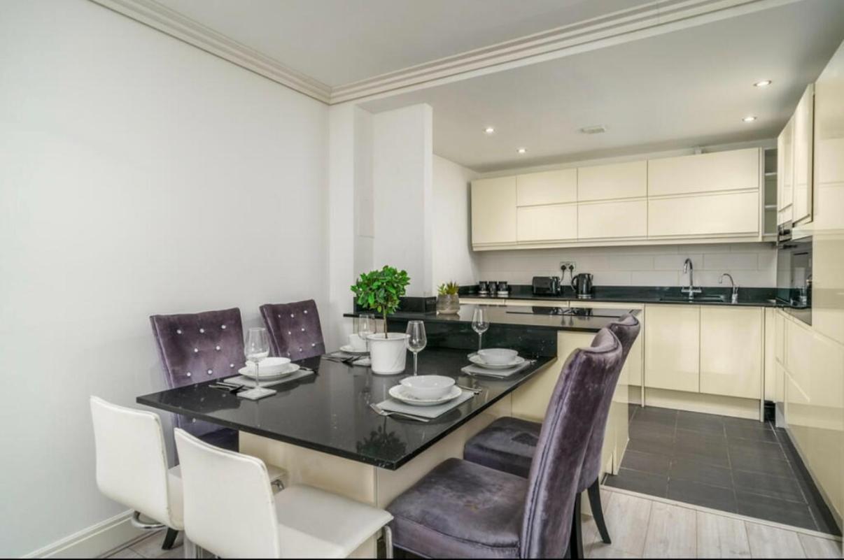 Luxurious Spacious 2 Bed W Terrace Appartamento *